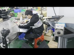 ขนาดพับ 56.5*60.2*40 มิลลิเมตร กระเป๋าชาร์จพลังงานแสงอาทิตย์พกพา 2 แพเนล